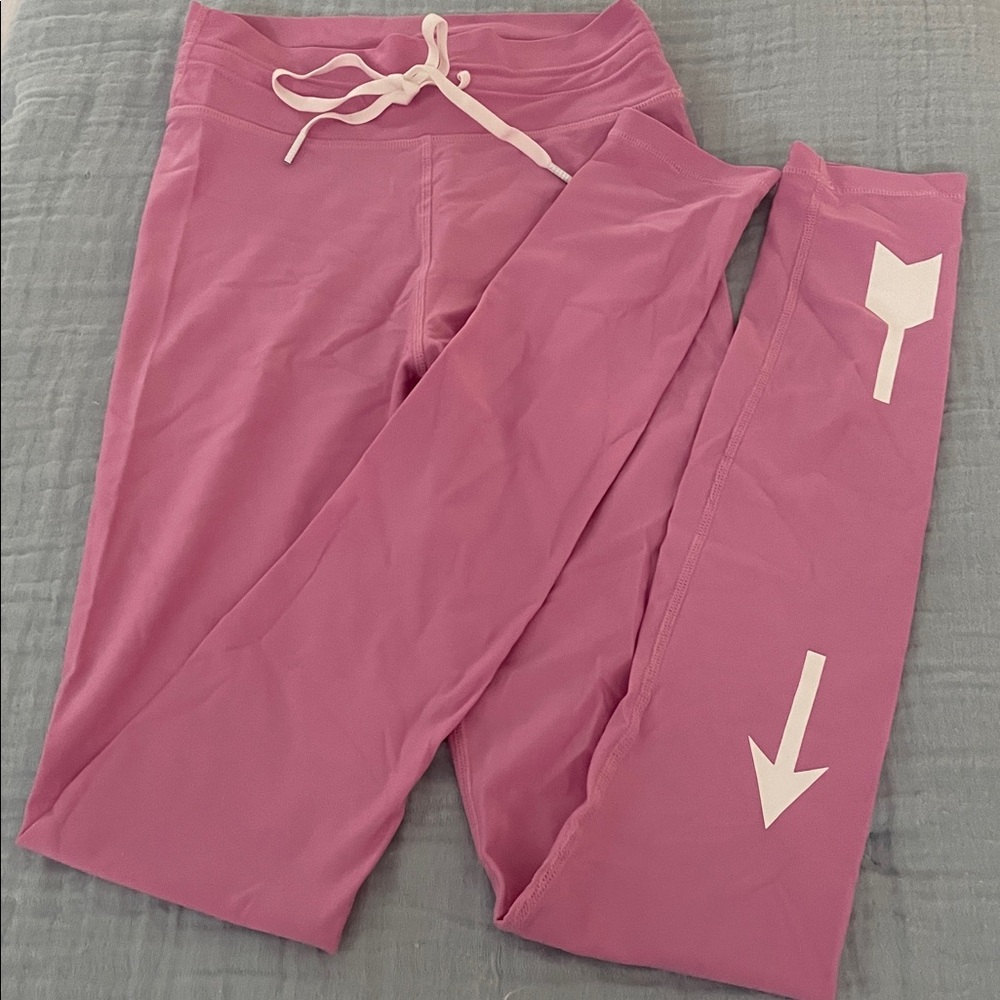 Pink Leggings with White Arrow Design
